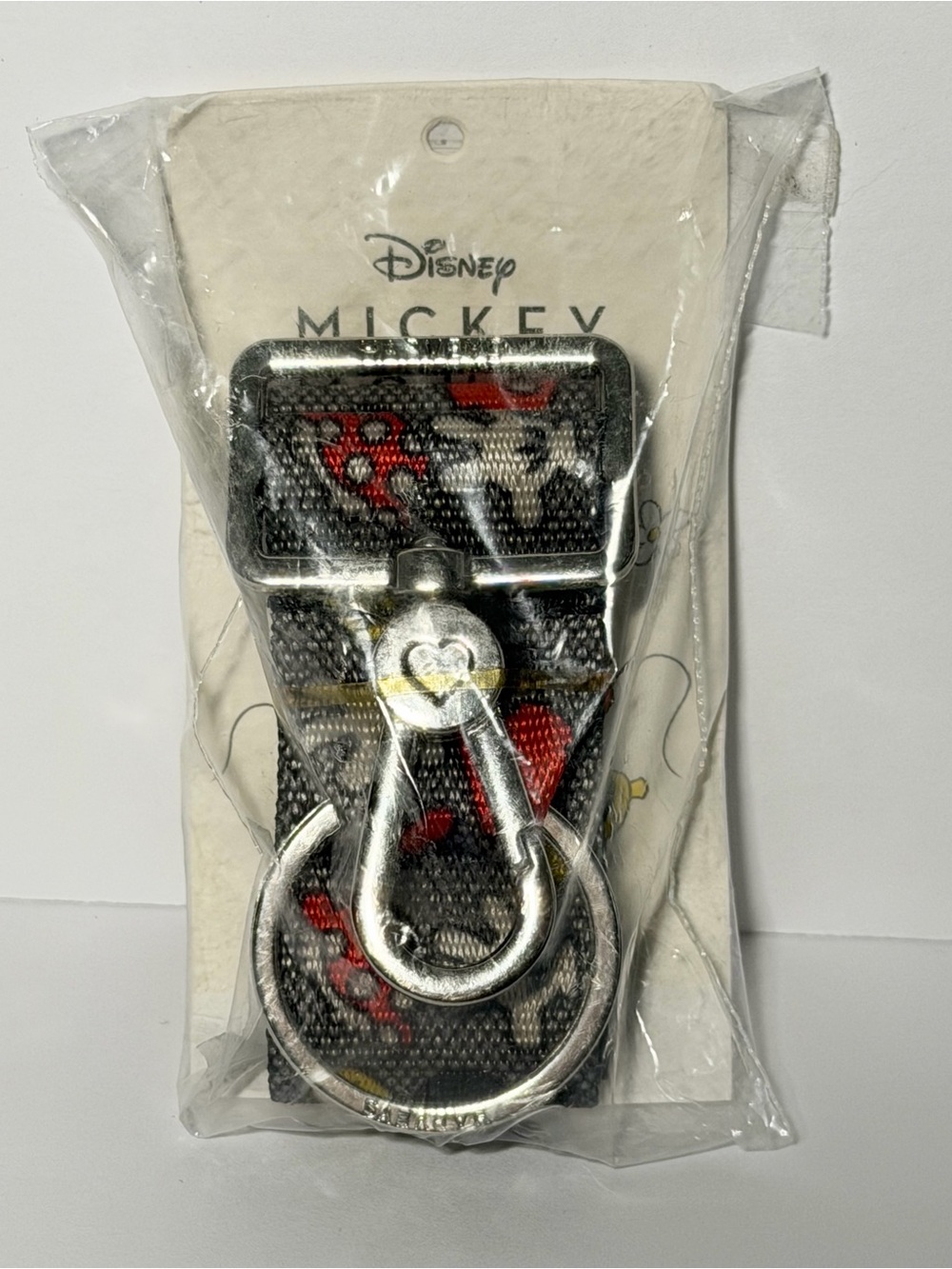 Harveys Seatbelt Love You to Pieces Keychain Mickey Disney Heart Clasp CNG NIP